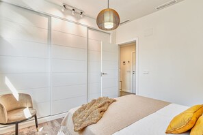 1 soverom, strykejern/-brett, internettilgang og sengetøy