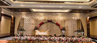 Four Leaf Hotel Akosha