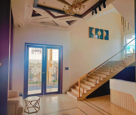 Living area. Four Leaf Hotel Akosha