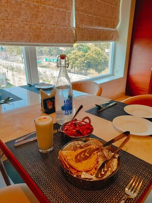 Food and drink - Four Leaf Hotel Akosha (Varanasi)