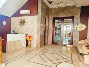 Reception - Four Leaf Hotel Akosha (Varanasi)