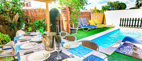 تناول الطعام بالخارج