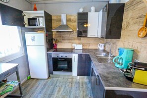 Fridge, microwave, oven, dishwasher