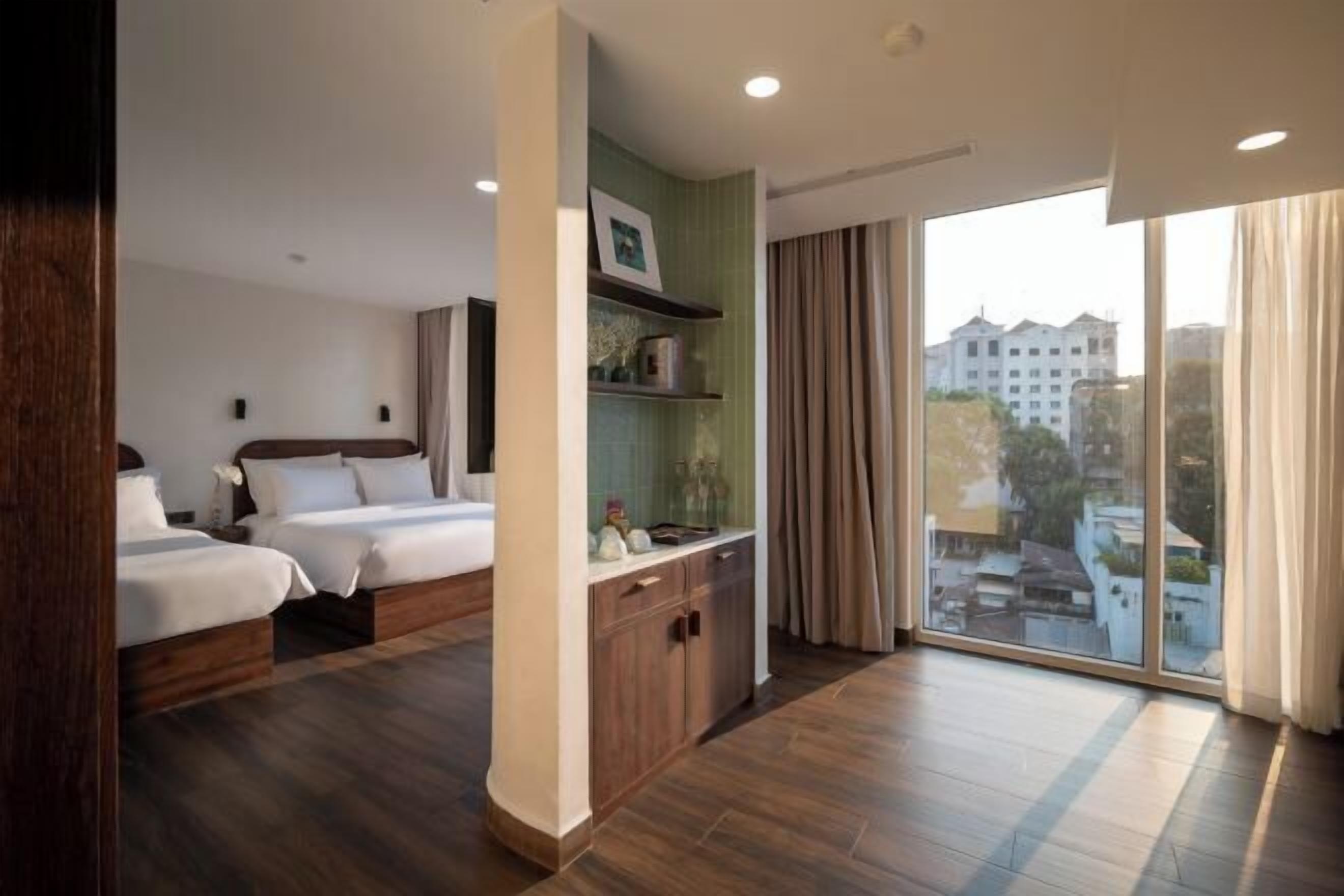 Surmatelas, minibar, coffres-forts dans les chambres, bureau