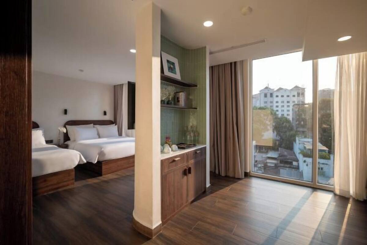 Surmatelas, minibar, coffres-forts dans les chambres, bureau