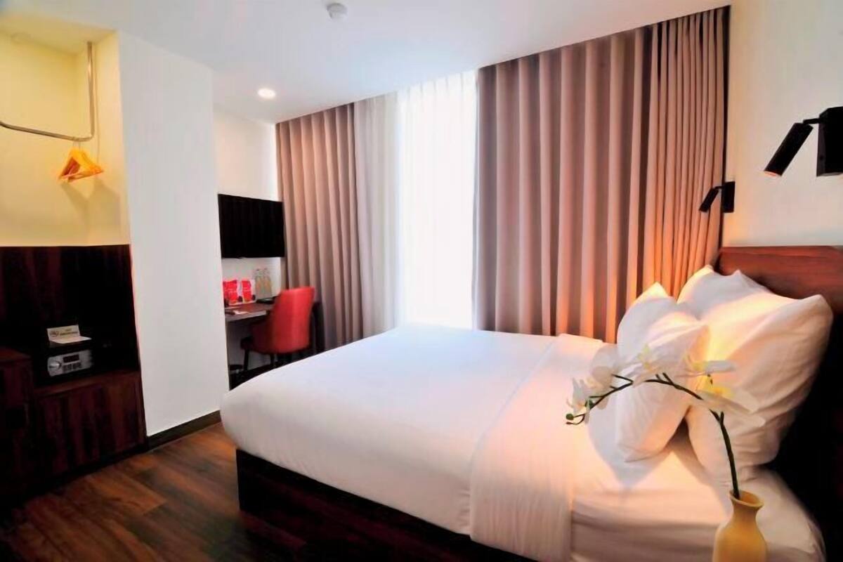 Surmatelas, minibar, coffres-forts dans les chambres, bureau