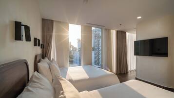 Colchones con pillow-top, minibar y caja de seguridad en la habitación