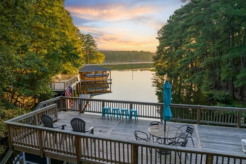 Lakefront Home w/ Pool, Lazy River, Dock, Firepit, Kayaks, Games, Pool Table