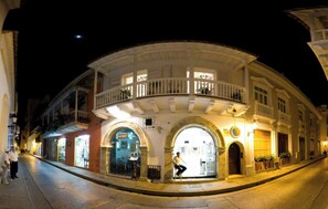 Exterior - Luxury Large Apartment With Colonial Balcony (Cartagena de Indias)