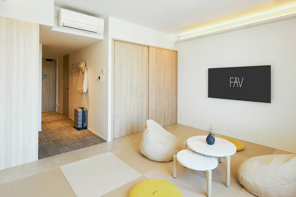 Kamar Quadruple Tradisional | Brankas, tirai kedap cahaya, Wi-Fi gratis, dan seprai linen