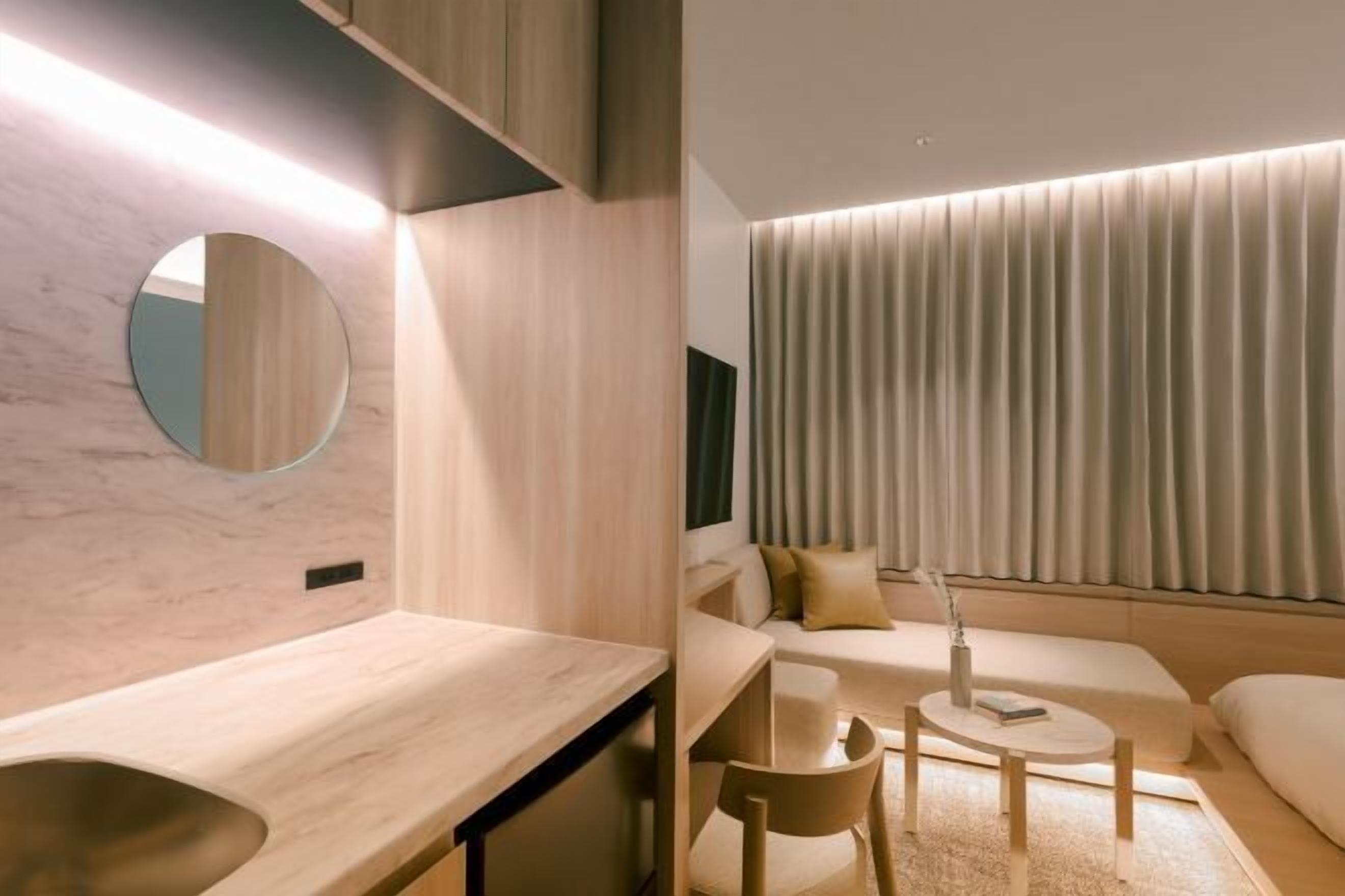 In-room safe, blackout curtains, free WiFi, bed sheets