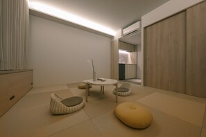 Traditional Quadruple Room, Non Smoking | In-room safe, blackout drapes, free WiFi, bed sheets