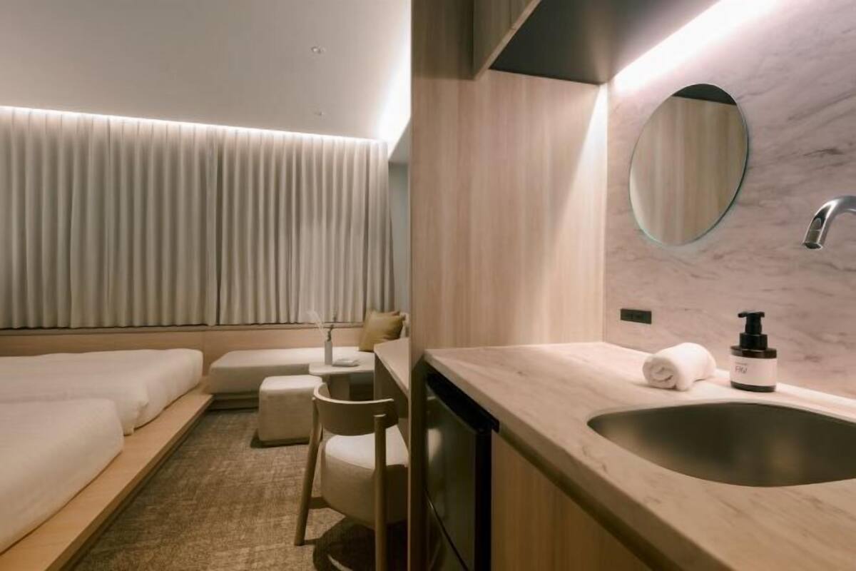 In-room safe, blackout curtains, free WiFi, bed sheets