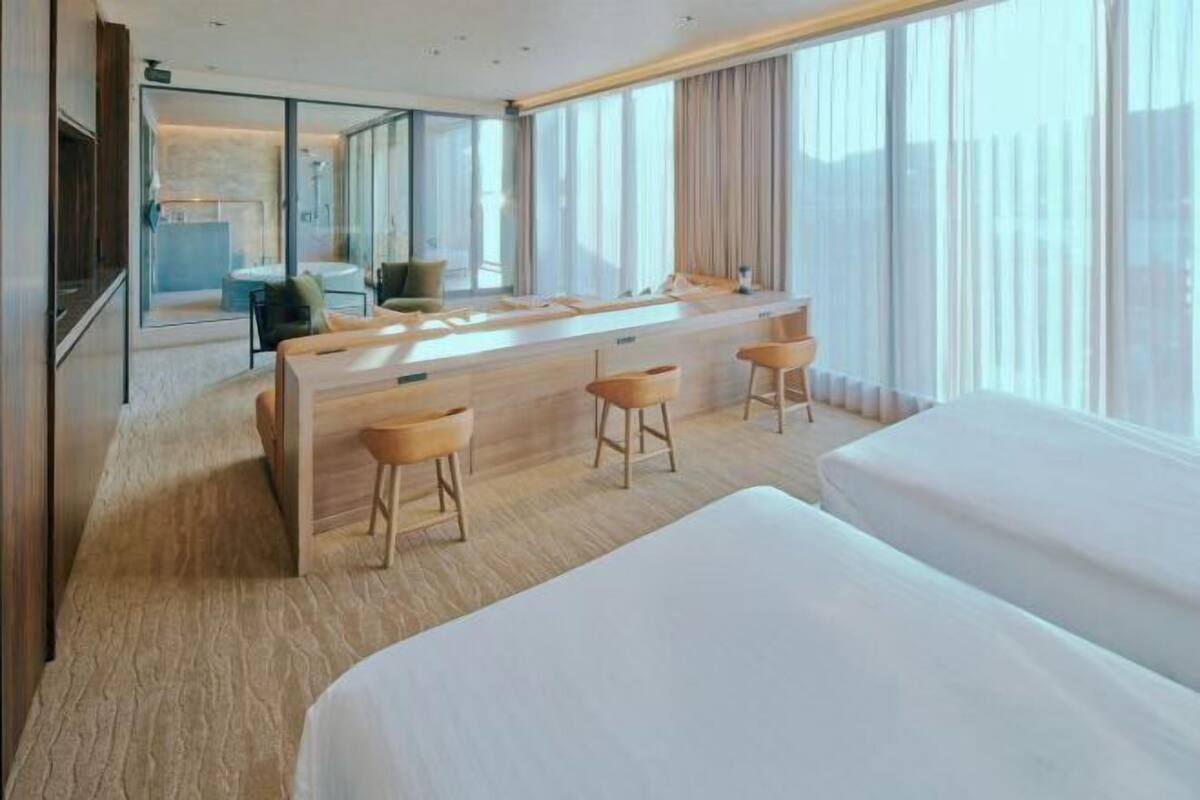 In-room safe, blackout curtains, free WiFi, bed sheets