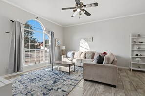 智能电视、壁炉