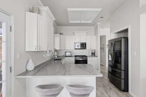 Completely Renovated 3BR Brick Home Quiet Cul-de-Sac