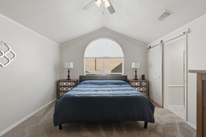 3 Schlafzimmer, Schreibtisch, Bügeleisen/Bügelbrett, kostenloses WLAN