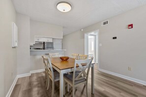 Dining - 5200-Fun @ Sands, Oceanfront | Kill Devil Hills | Sleeps 4 (Kill Devil Hills)
