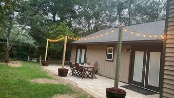 House, 4 Bedrooms, Patio, Garden View | Property grounds