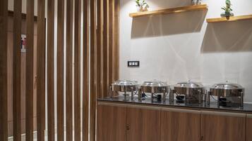 Desayuno buffet (INR 500 por persona)