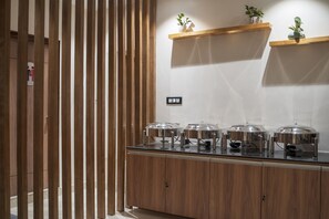 Daily buffet breakfast (INR 500 per person)