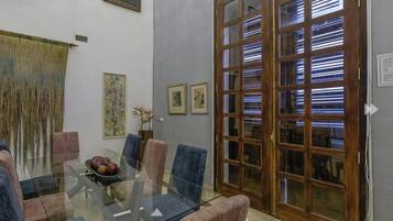 Apartamento, 3 quartos | Sala de estar
