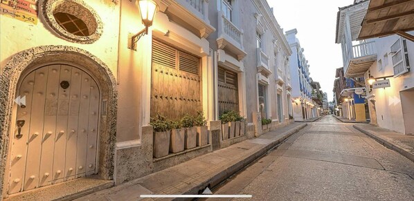 Apartment, 3 Bedrooms | Exterior - Luxury Large Apartment With Colonial Balcony (Cartagena)