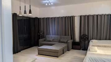 Villa Prestigio, vista a la playa, frente al mar | Área de sala de estar