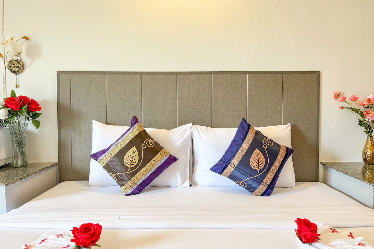 Grand Double Room | Individually decorated, individually furnished, desk, laptop workspace