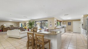 Interior - Olivine Street Retreat (PORT MACQUARIE)