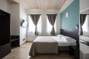 Standard Room, 1 Double Bed | Desk, free WiFi, bed sheets - Il B&B di Piazza Motta (Albese con Cassano)