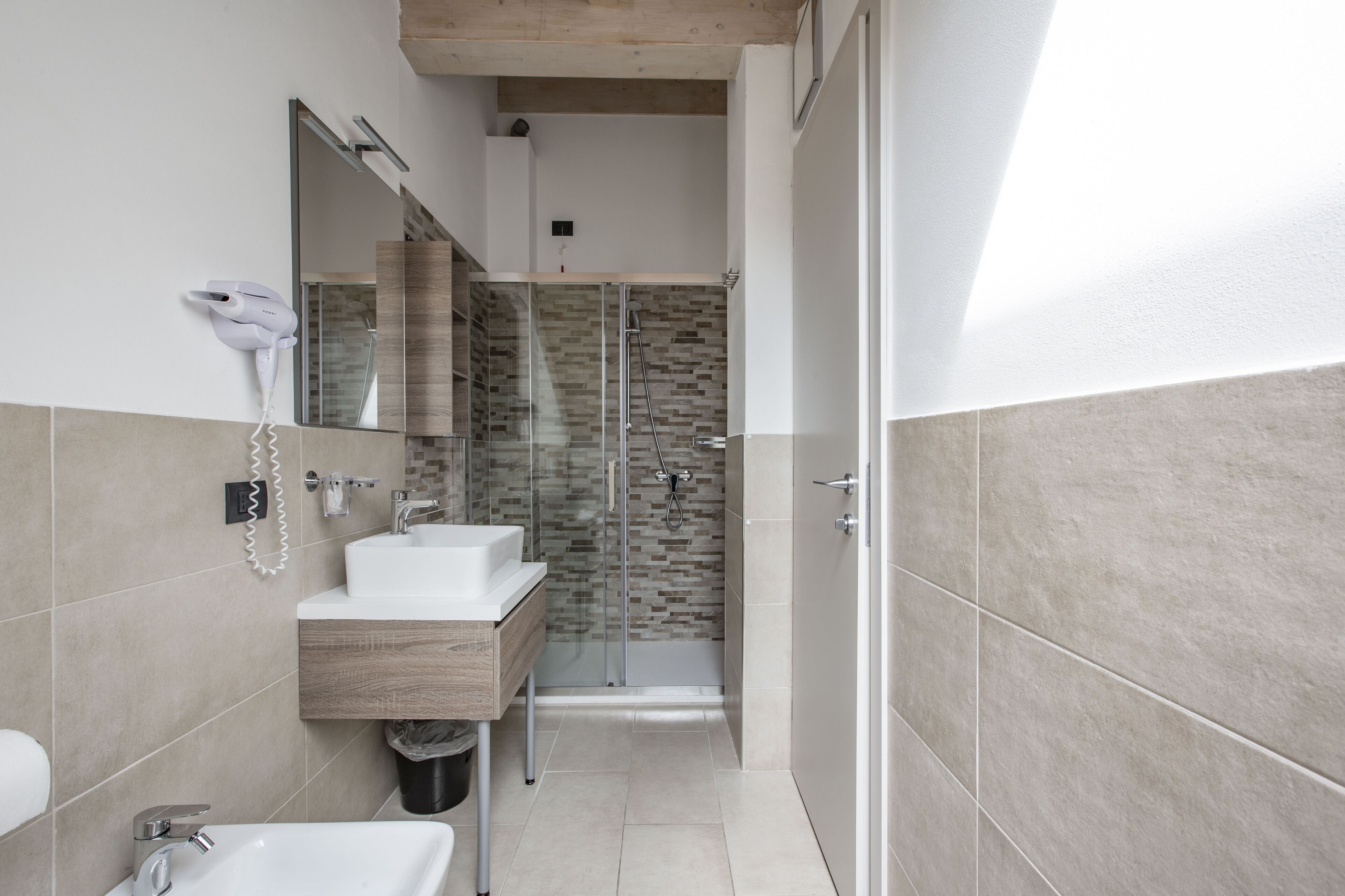 Familien-Dreibettzimmer, 1 Schlafzimmer | Badezimmer | Kostenlose Toilettenartikel, Haartrockner, Handtücher, Toilettenpapier