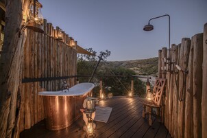 Romantic Tent | Bathroom | Free toiletries, hair dryer, bathrobes, slippers