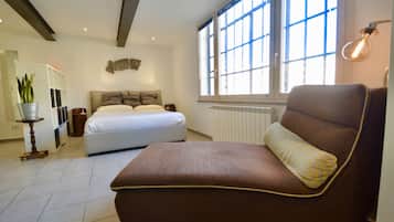 1 Schlafzimmer, Schreibtisch, Bügeleisen/Bügelbrett, Reisekinderbett