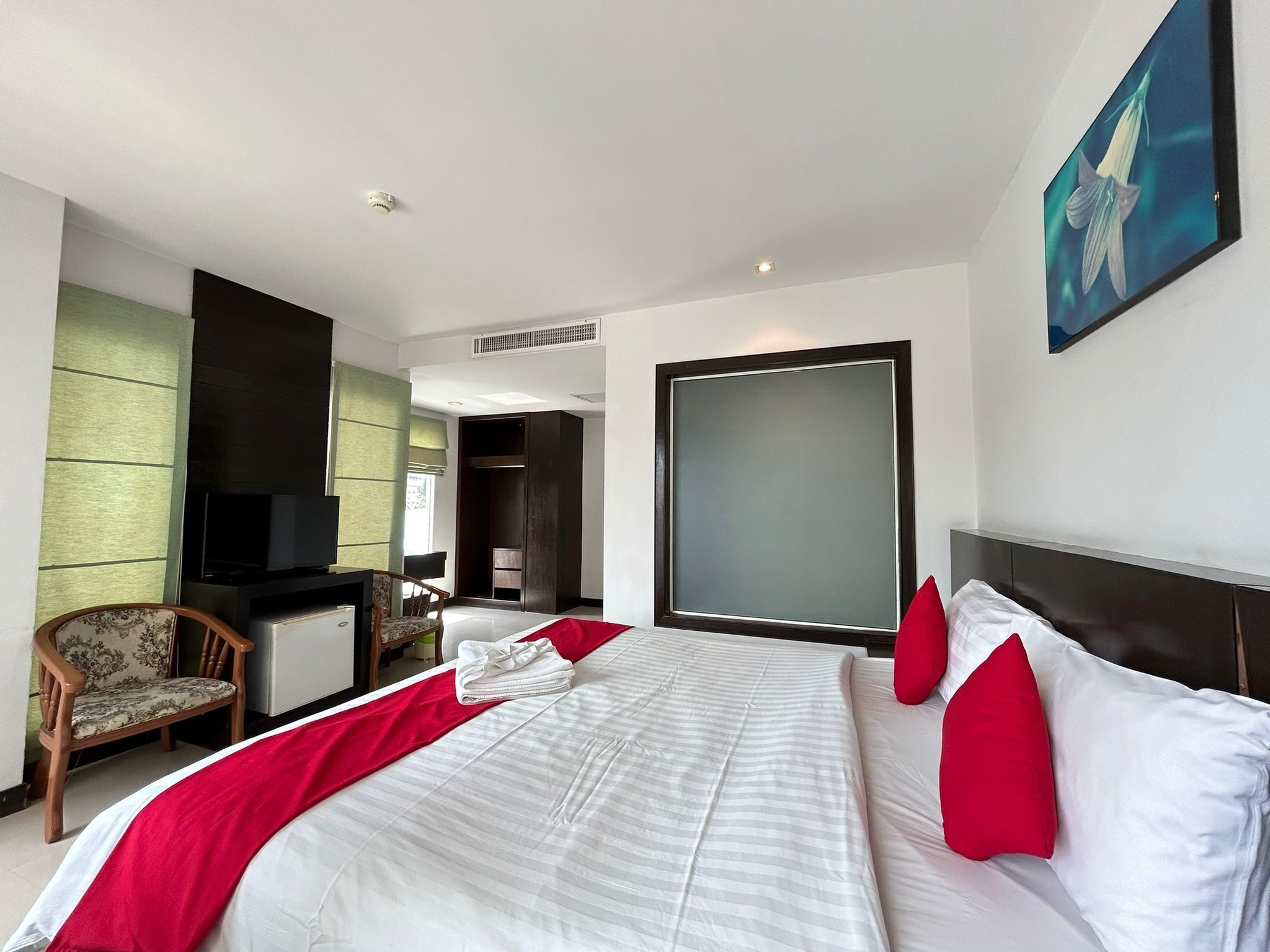 Free WiFi, bed sheets