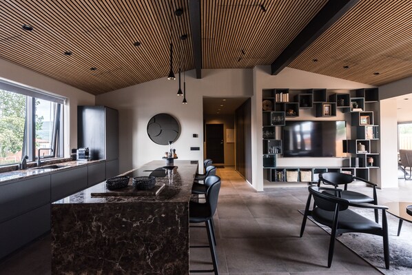 Casa estándar | Cocina privada | Frigorífico y máquina de café espresso