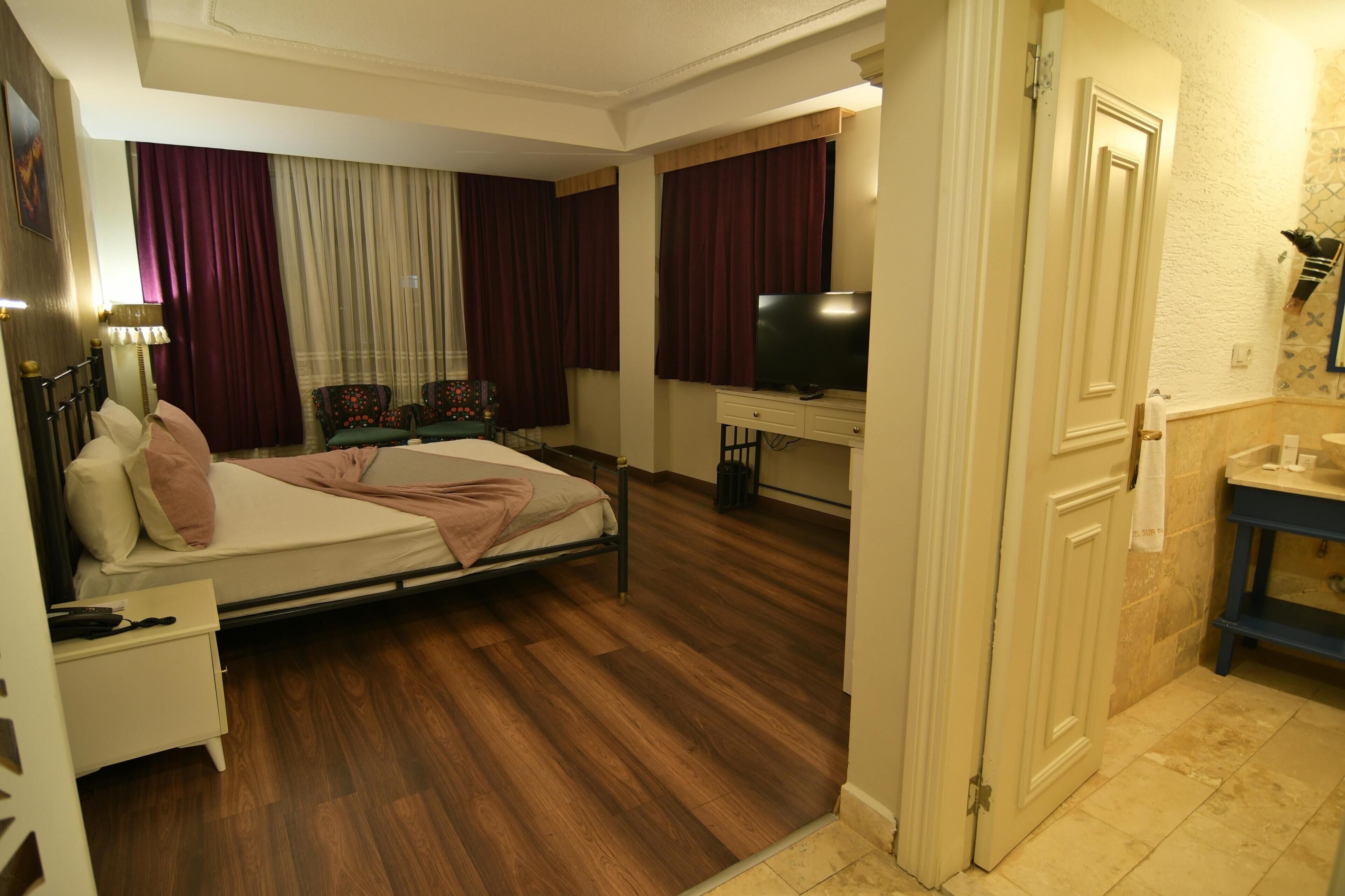 deluxe room | 1 bedroom, egyptian cotton sheets, premium bedding, free minibar items