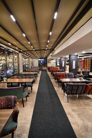 Restaurant. SUR PALACE HOTEL