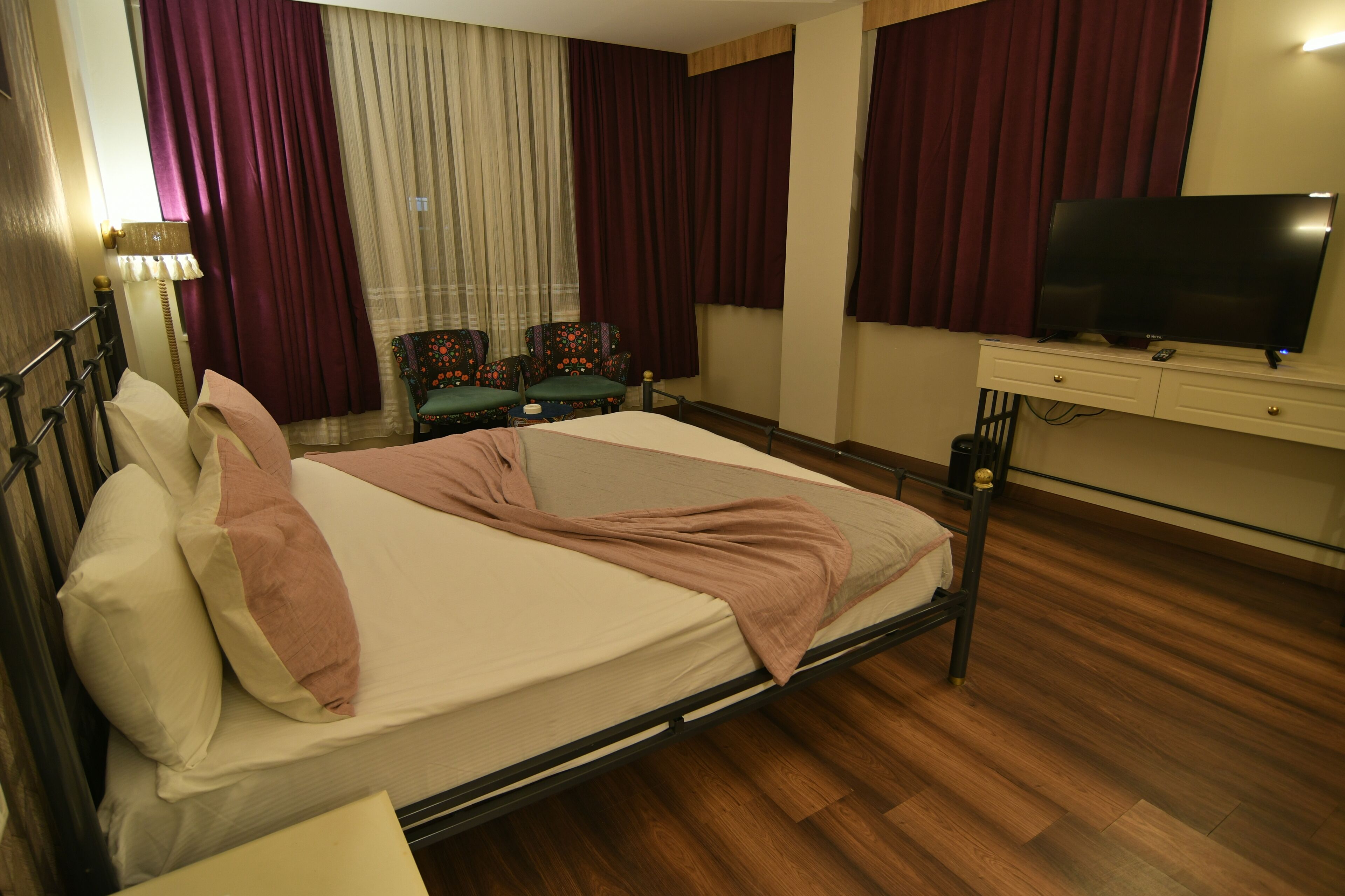 deluxe room | 1 bedroom, egyptian cotton sheets, premium bedding, free minibar items