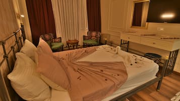 Standard Room | 1 bedroom, Egyptian cotton sheets, premium bedding, free minibar items
