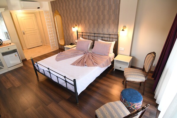 Standard Room | Egyptian cotton sheets, premium bedding, free minibar items, desk