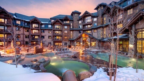 A lodge with multiple buildings, a central pool area, and a snowy landscape. - Grand Lodge at Peak 7 - 3 Bedroom Residence - Pool, Hot Tubs, Game Room & More! (Breckenridge)