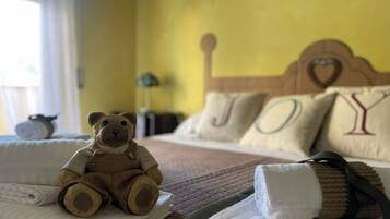 2 habitaciones, escritorio, tabla de planchar con plancha y wifi gratis