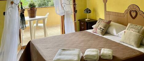 2 室のベッドルーム、デスク、アイロン / アイロン台、WiFi (無料)