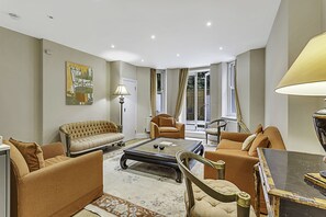 Basic Apartment, 1 King Bed | Living area - Beautiful Abode in Kensington Olympia (London)