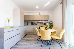 Apartment (Luxury penthouse Papic) | Eigene Küche | Großer Kühlschrank, Gewürze, Reinigungsartikel, Gefrierschrank