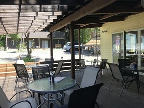 Outdoor dining - DogrunCafe&Resorts JENNIE West-Karuizawa "Moco" is perfect for groups and family trips! Pet Friendly Hotels (MIYOTA-MACHI KITASAKU-GUN)