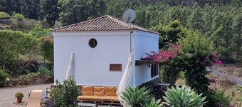 Finca 'Casa Regina' with Private Pool, Private Terrace and Wi-Fi
