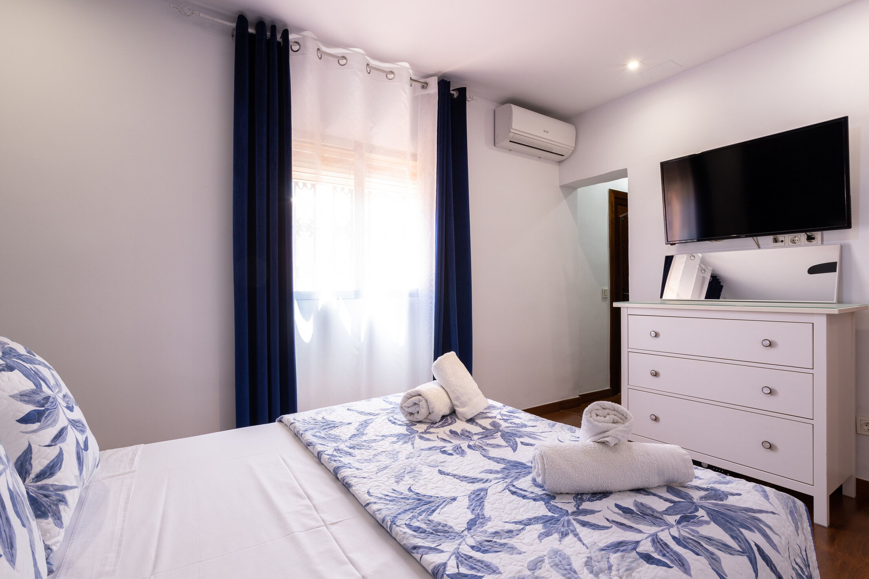 3 chambres, fer et planche à repasser, Wi-Fi gratuit, draps fournis