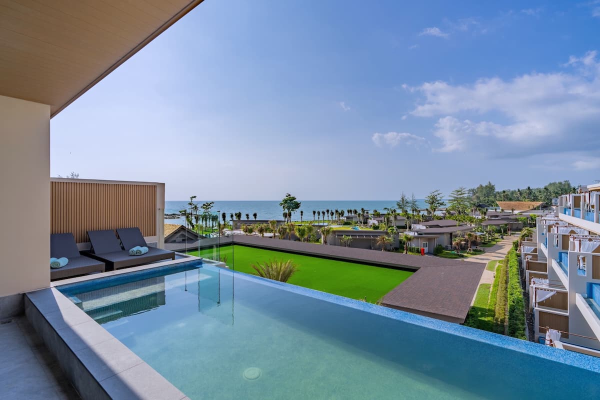 Seaside Two-bedroom Pool Suite | 1 bedroom, minibar, desk, soundproofing